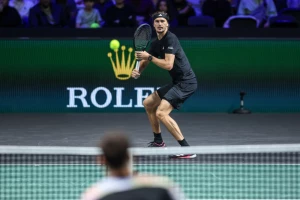 Teške muke Zvereva i na kraju plasman u osminu finala Pariza